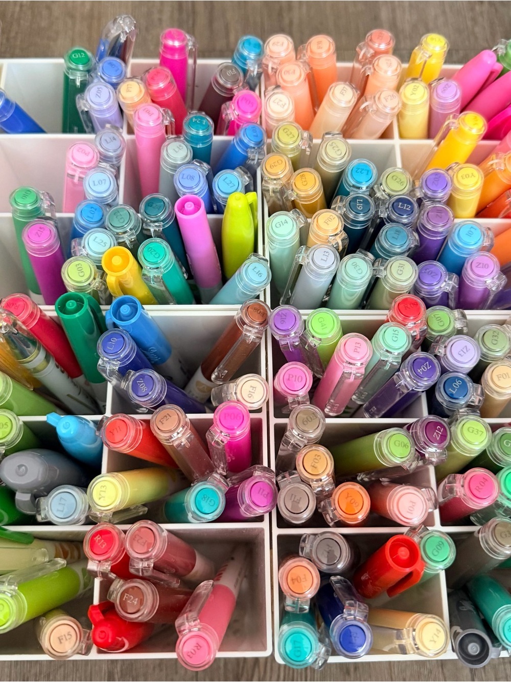 Huge art marker and pen lot with 200+ pieces plus a large 304 Slot Floral case - Picture 8 of 12